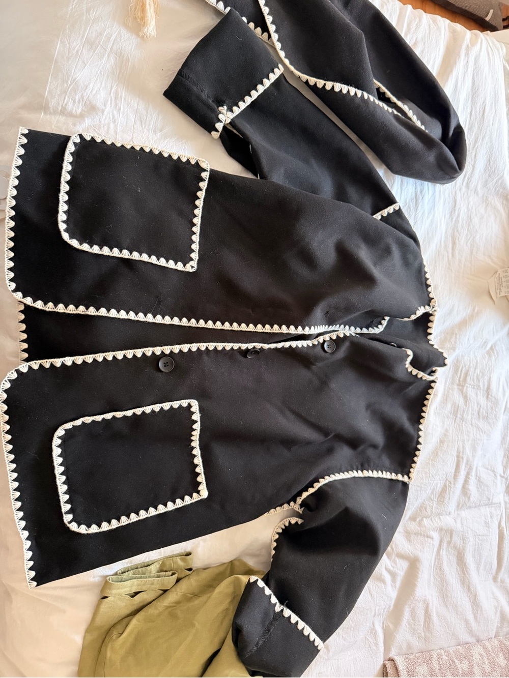 Commense Black Top with White Tags